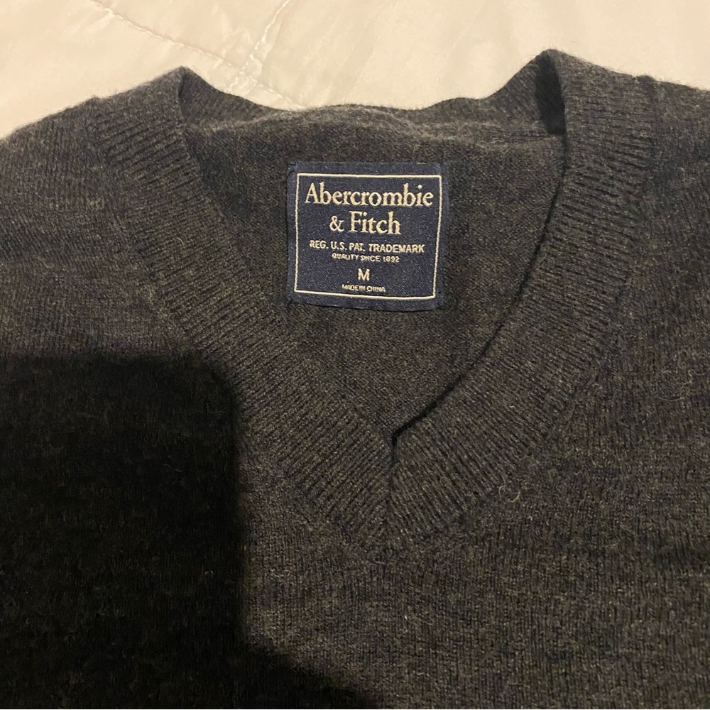 Abercrombie & Fitch Men's Charcoal Sweater